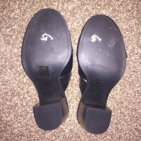 DKNY Block Heel Sandals, Size 7.5, Black - Picture 6 of 11